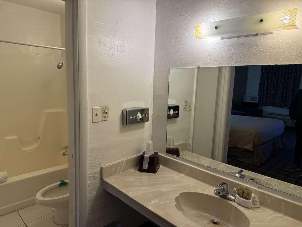 Americas Best Value Inn Wendover Quarto foto